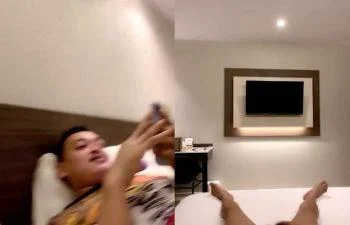 ออยรอยจูบสวิงกิ้งสองหนุ่มทรีซั่มเสียบสองรูแตกคาปาก 69Live