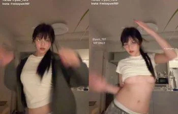 Onlyfans สาวแว่นผมยาว yum_707