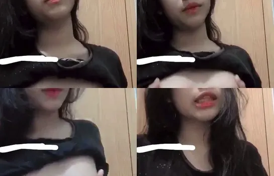 วัยรุ่นผมสั้นยกเสื้อดำโชวนมโตบีบเล่นหัวนม